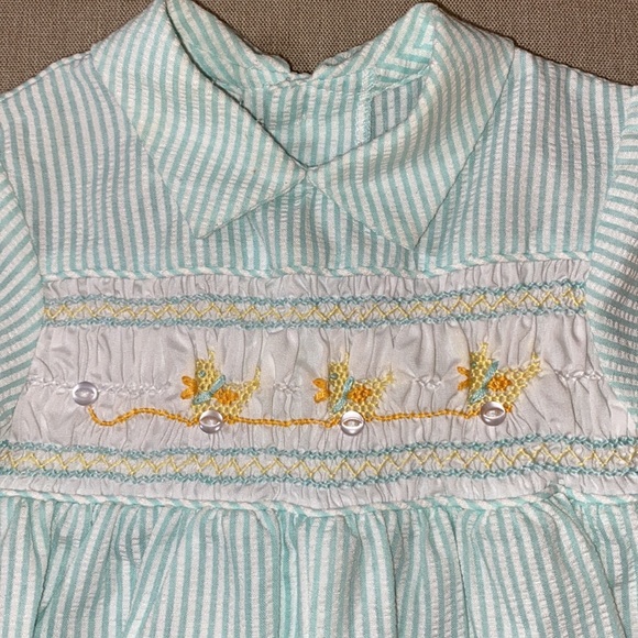 Paul E Flinders Other - Smocked light green and white child romper
